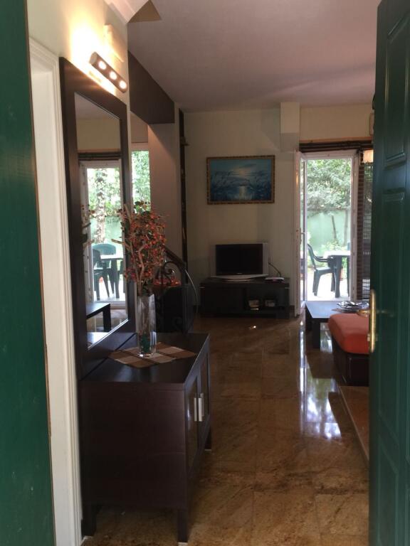 Villa su tre piani in vendita a Qerret Kavaje.