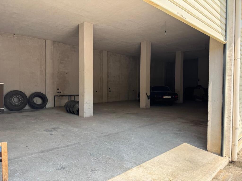 Rent, Environment, Paskuqan, PRM55796