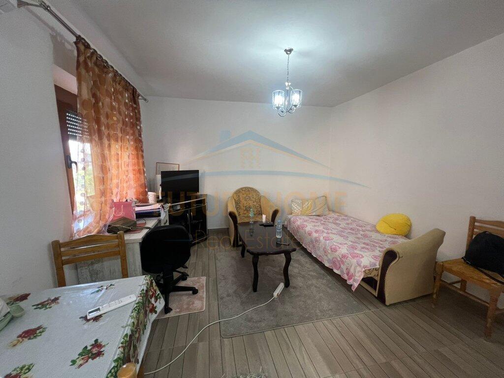 Shitet, Apartament 1+1, Laprakë, Tiranë