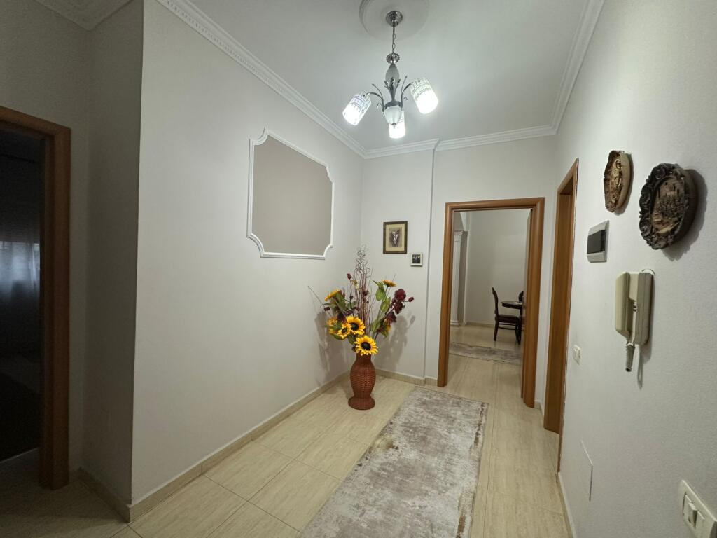 Bulevardi Zogu Par Jepet Apartament 2+1+2 me qera