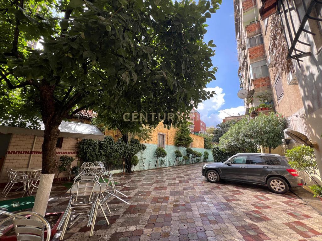 Commercial Space 200m For Rent in Myslym Shyri