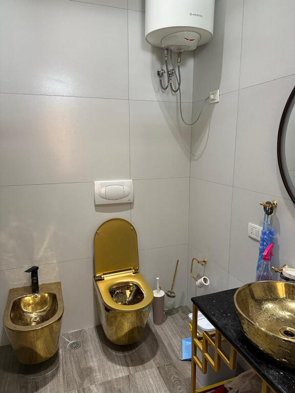 Appartamento in Vendita 3+1+2 presso 21 Dhjetori (ID B13099) Tirana.