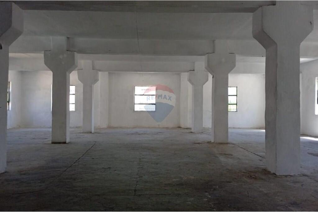 Warehouse for rent in the industrial area