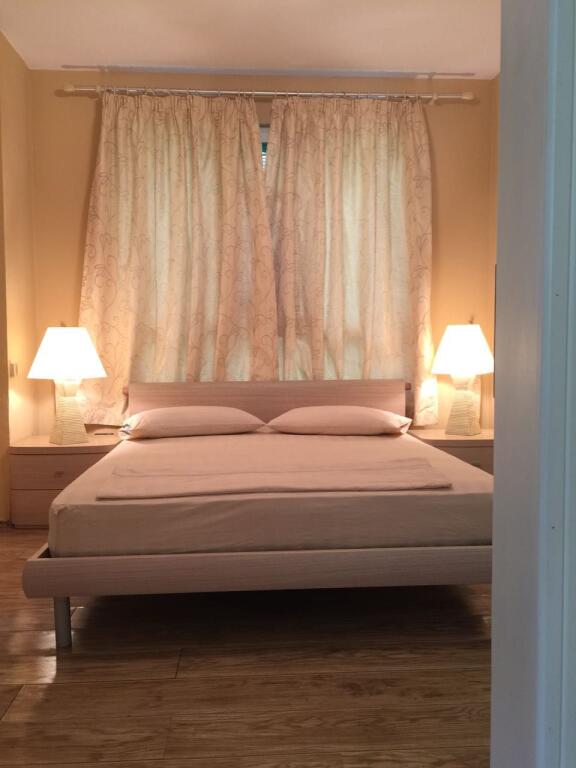 Villa su tre piani in vendita a Qerret Kavaje.