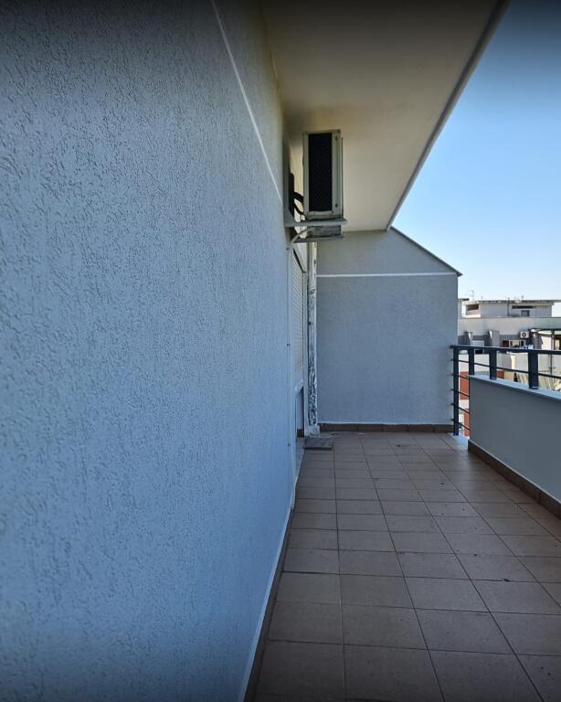 Jepet me Qira – Apartament 1+1 me Verandë Fantastike!