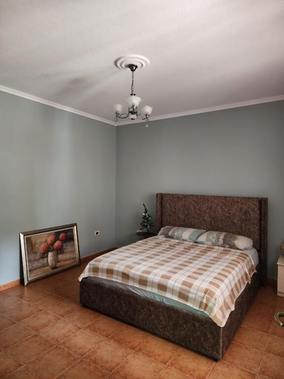 VILLA IN VENDITA DUE PIANI PIÙ SOFFITTA! Indirizzo via Jordan Misja