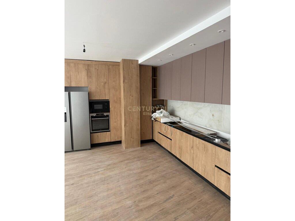 FOR RENT APARTMENT 2 + 1 + 2 NEAR JUVENILJA CASTELLO.