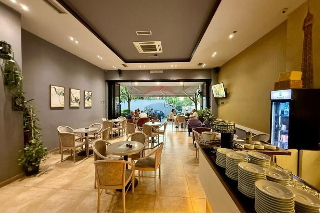 VENDESI BAR/CAFFÈ IN VENDITA IN VIA DIBRES