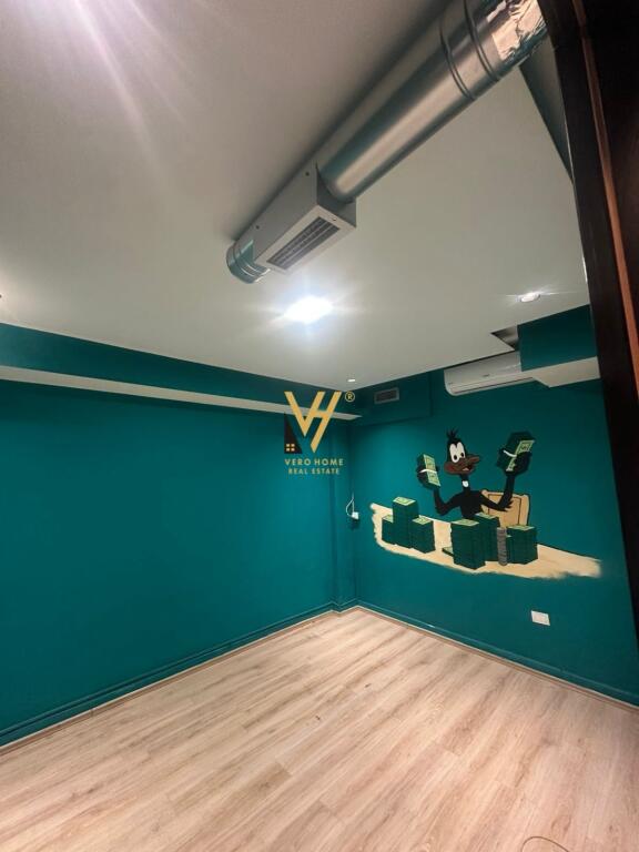 JEPET AMBIENT BIZNESI 160 M2 ME QERA TE MYSLYM SHYRI 1.000 EURO
