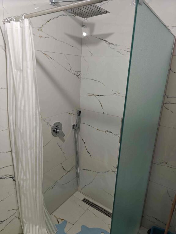 Tirane, 2+1+Bllk apartment for rent, 3rd floor, 98 m², 720 € + Garage for two cars / Two parking spaces included in Don Bosko