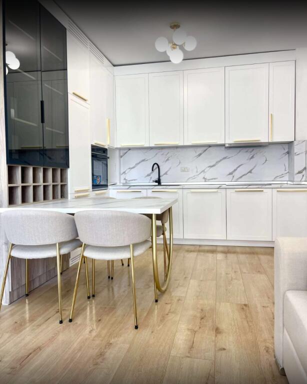 Apartament 1+1+verande per qira ne Astir.