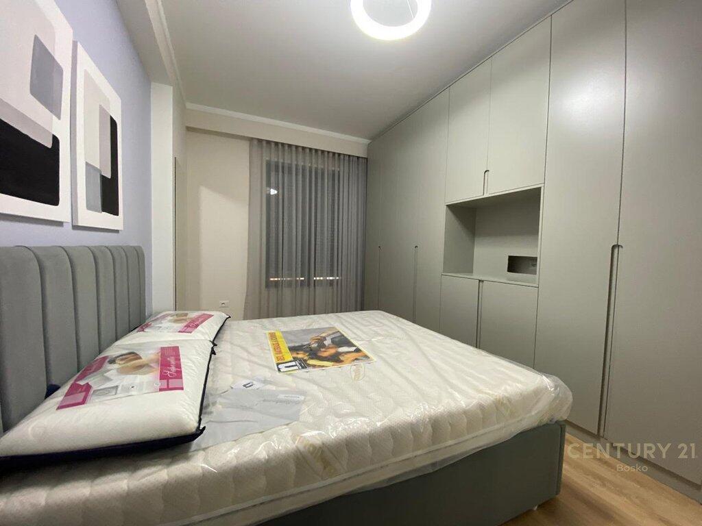 🏢 For Rent: 2+1+2 Apartment near Former Train Station – Beginning of New Boulevard (Blv. i Ri)  📍 Strategic location in one of Tirana’s most connected areas, with immediate access to main roads and just steps from the New Boulevard.  📐 Total area: 94 m² 🏢 Floor: 4th in a new 8-story building with elevator 🛋 Modern furnishing – exactly as shown in photos!  🛏 Apartment Layout: ▪ Living area + open kitchen ▪ 2 bedrooms ▪ 2 bathrooms (one with natural ventilation) ▪ 1 balcony ▪ Central hallway  🚗 Dedicated parking space – available for an additional 5,000 ALL/month  🔒 Quiet, safe, and family-friendly environment 🐾 Pets are not allowed ✅ Families preferred 📦 Available immediately  📞 For more information or to schedule a viewing, contact us at: 📲 0685000221