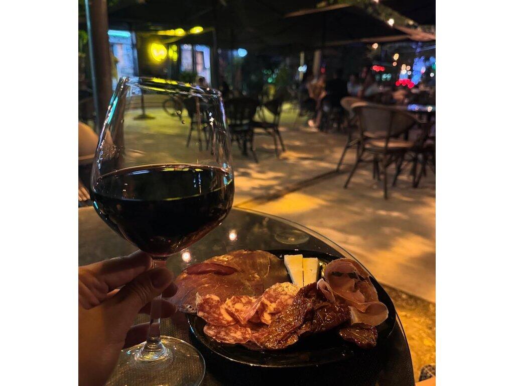 Vendiamo attività Bar-Caffè & Snack – Ex Campo di Aviazione, Tirana!