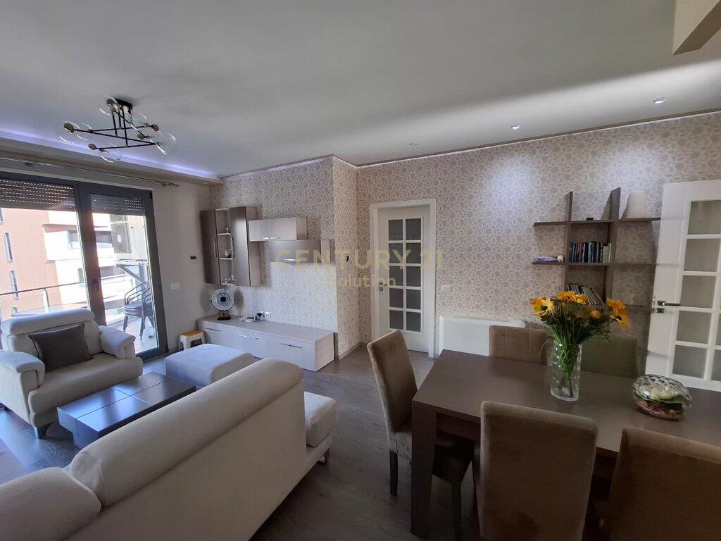 🏢 2-Bedroom, 2-Bathroom Apartment with Parking for Rent – Rruga e Kosovareve