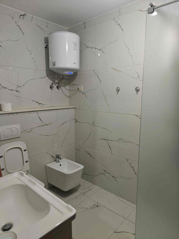 Tirane, 2+1+Bllk apartment for rent, 3rd floor, 98 m², 720 € + Garage for two cars / Two parking spaces included in Don Bosko