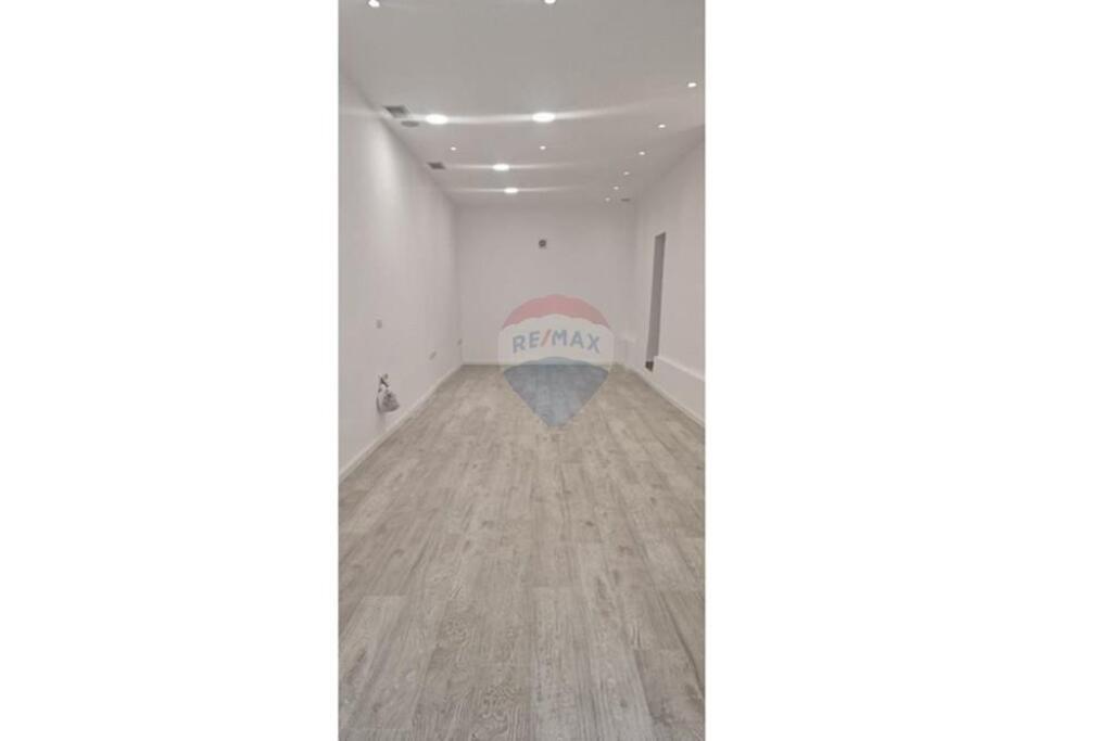 Shop for Rent at 21-Dhjetori