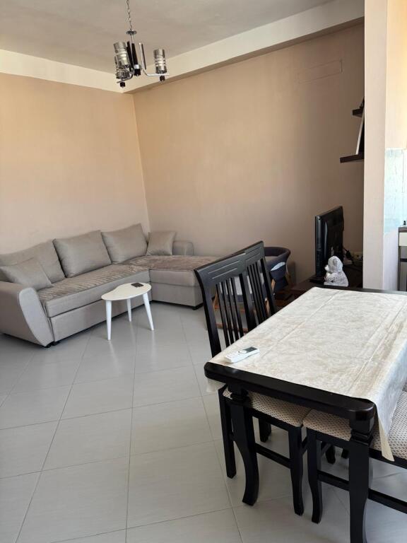 Rruga Siri Kodra,jepet me qera apartament 1+1, 500 Euro