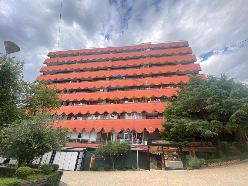 SHITET APARTAMENT 2+1+2 ME POST PARKIMI | RRUGA “SAMI FRASHËRI”, PARKU I LIQENIT