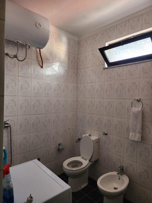 VILLA IN VENDITA DUE PIANI PIÙ SOFFITTA! Indirizzo via Jordan Misja