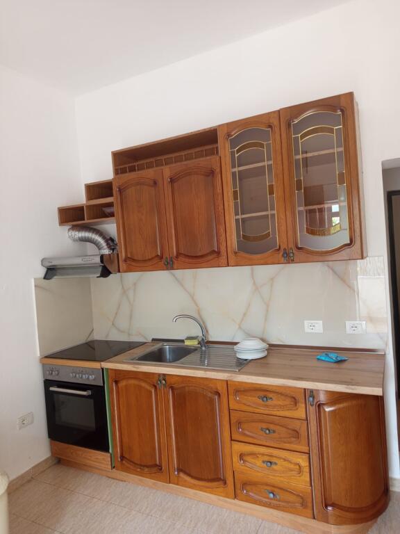 APARTAMENT 1+1. 32000 LEKE.FAKULTETI EKONOMIK