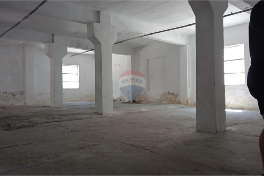 Warehouse for rent in the industrial area