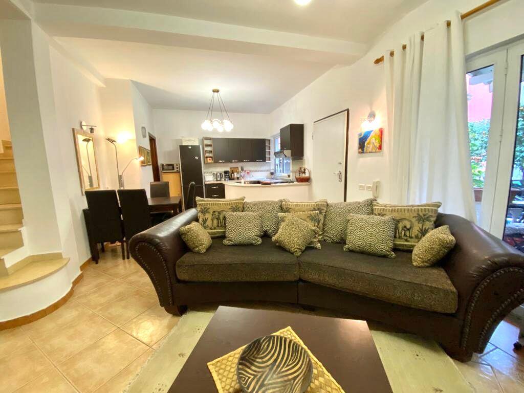 DUPLEX IN AFFITTO – ZONA 21 DHJETORI (Frosina Plaku) 📍 Stradina tranquilla vicino all’anello principale e via Kavaja