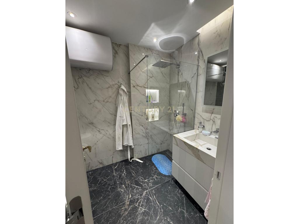 🏡 Ideal for those seeking comfort, security, and luxury living in a well-managed residence.