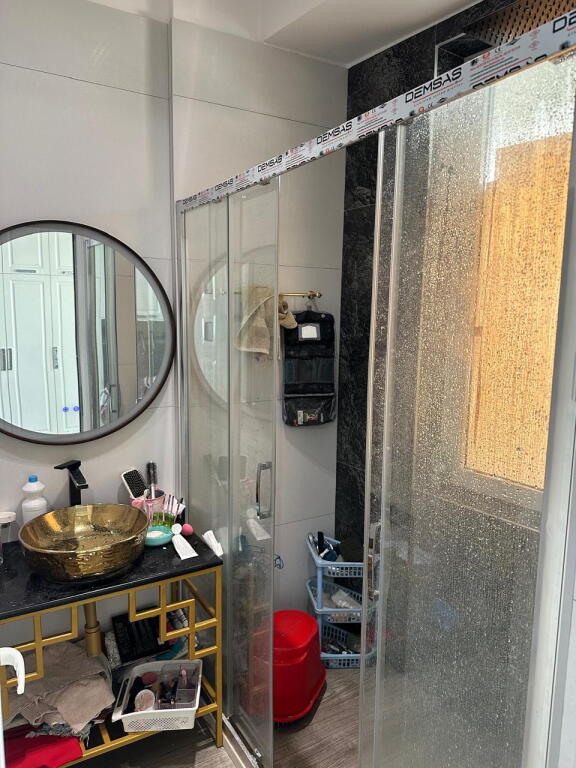 Appartamento in Vendita 3+1+2 presso 21 Dhjetori (ID B13099) Tirana.