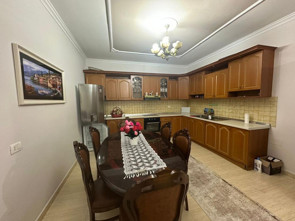 Bulevardi Zogu Par Jepet Apartament 2+1+2 me qera
