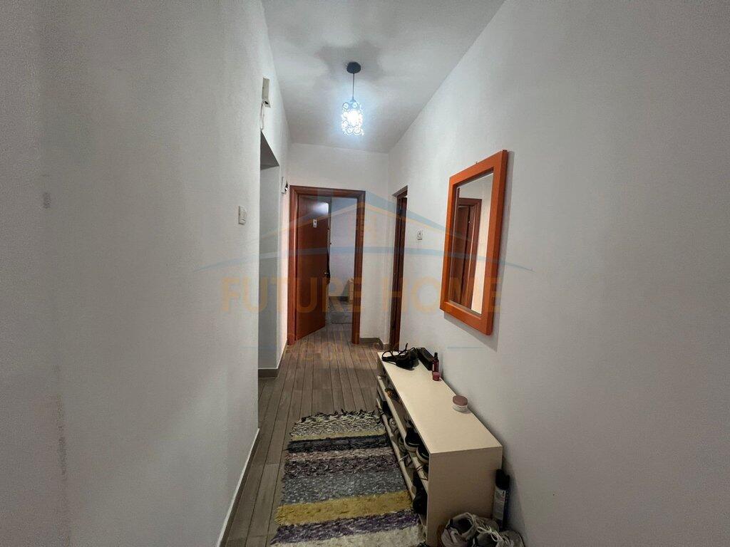 Shitet, Apartament 1+1, Laprakë, Tiranë