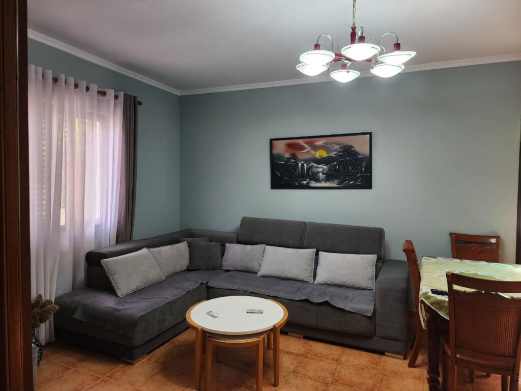 VILLA IN VENDITA DUE PIANI PIÙ SOFFITTA! Indirizzo via Jordan Misja