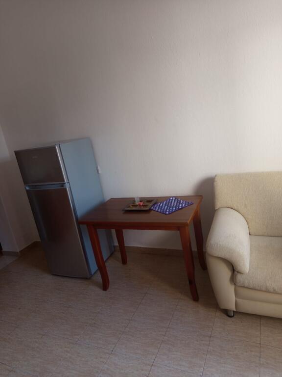 APARTAMENT 1+1. 32000 LEKE.FAKULTETI EKONOMIK
