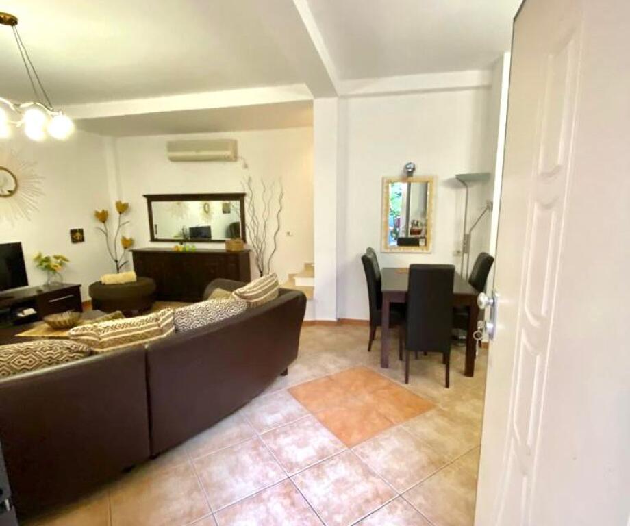 DUPLEX IN AFFITTO – ZONA 21 DHJETORI (Frosina Plaku) 📍 Stradina tranquilla vicino all’anello principale e via Kavaja