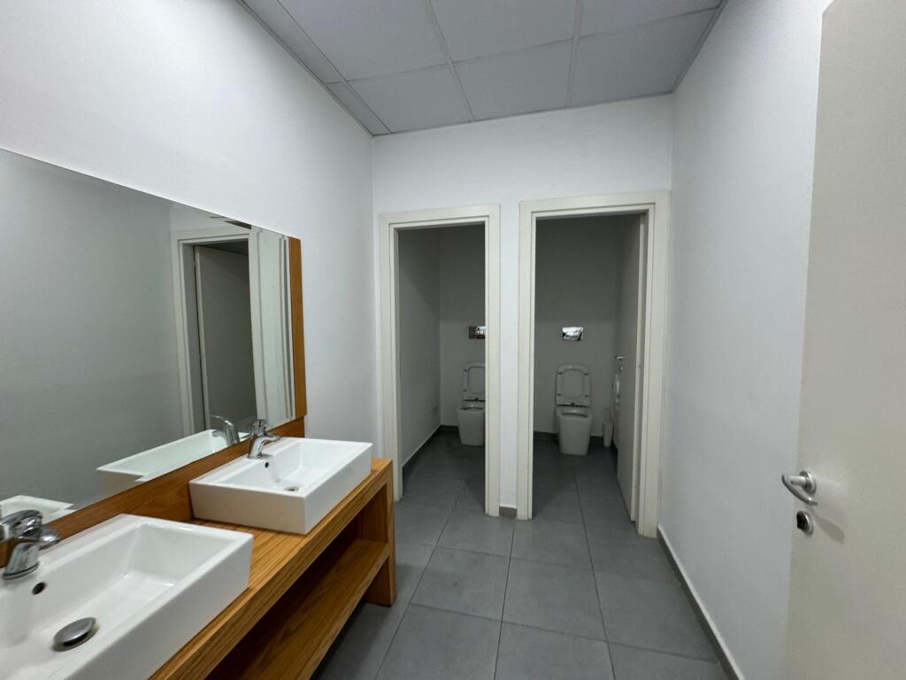 Spazio ufficio in affitto presso il mercato elettrico, (384 m2)