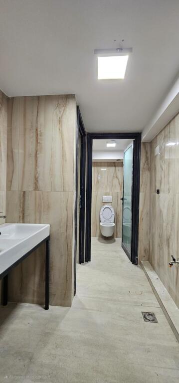 BUSINESS PREMISES FOR RENT 200M2 400,000 LEKE BLLOKU