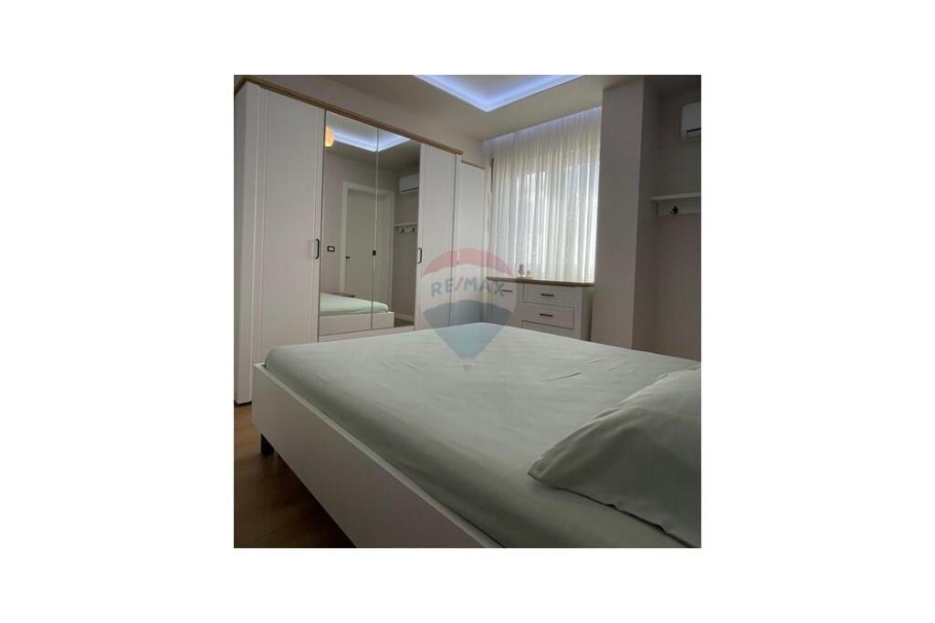 Shitet Apartament 2+1+2 Rruga e Kavajës prane Delijorgjit