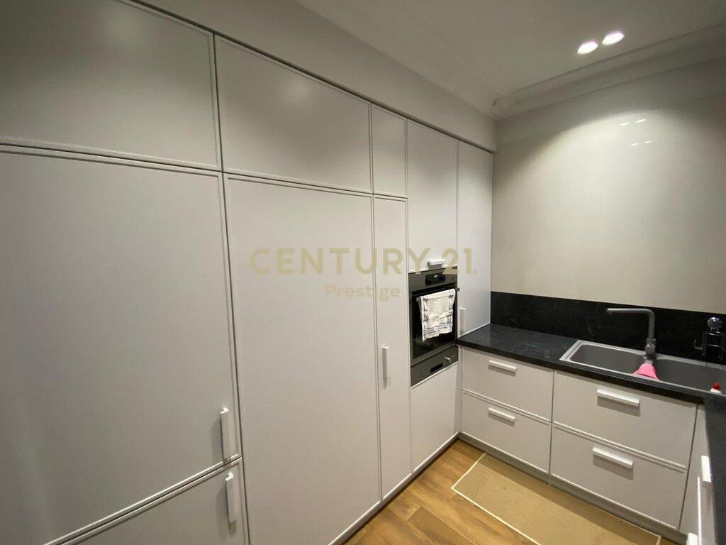🏡 Jepet me Qira Apartament Modern 2+1+2 – Rruga e Barrikadave