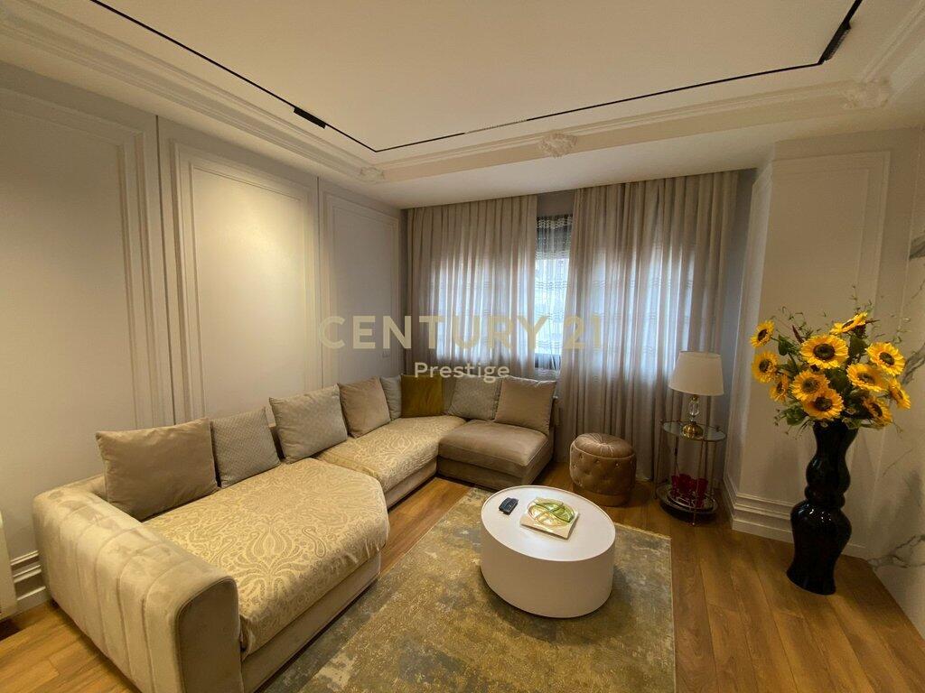 🏡 Jepet me Qira Apartament Modern 2+1+2 – Rruga e Barrikadave