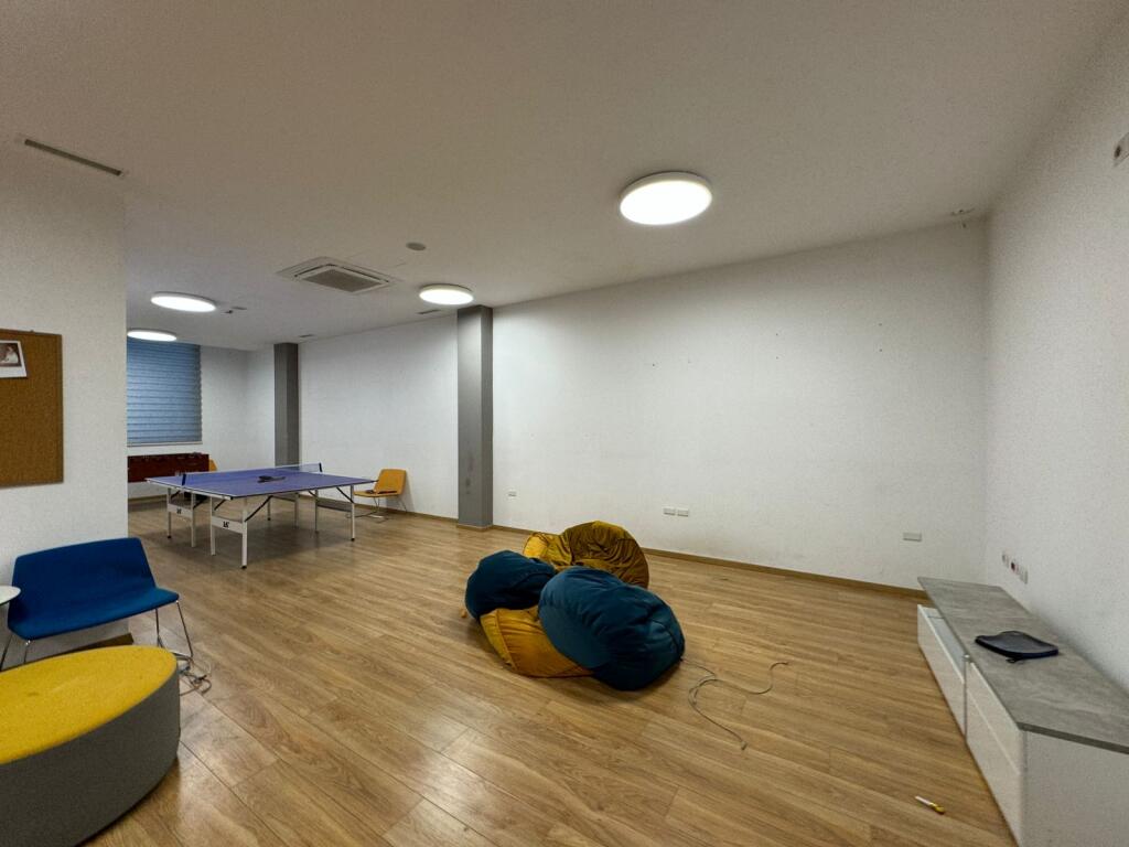 Spazio ufficio in affitto presso il mercato elettrico, (384 m2)