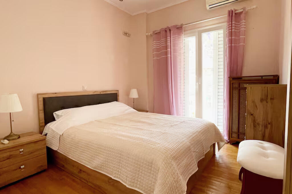 Apartament Me Qera 2+1+2 Tek Komuna e Parisit (ID B2201421) Tirane