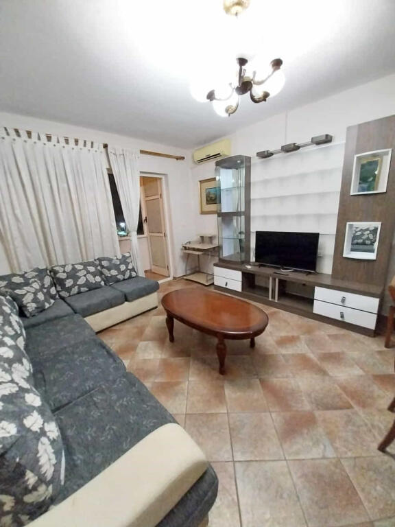 Appartamento In Affitto 1+1 a Komuna e Parisit (ID B2101201) Tirane