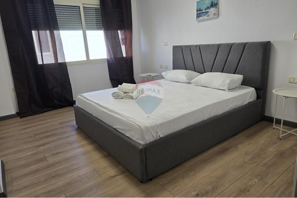 Shitet Apartament 2+1 Komuna e Parisit