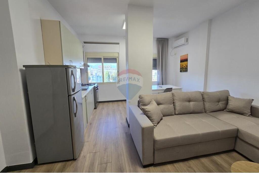 Shitet Apartament 2+1 Komuna e Parisit