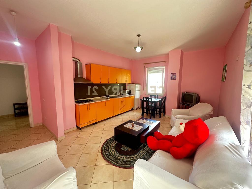 SHTEPI ME QERA ,FRESKU APARTAMENT 2+1 430