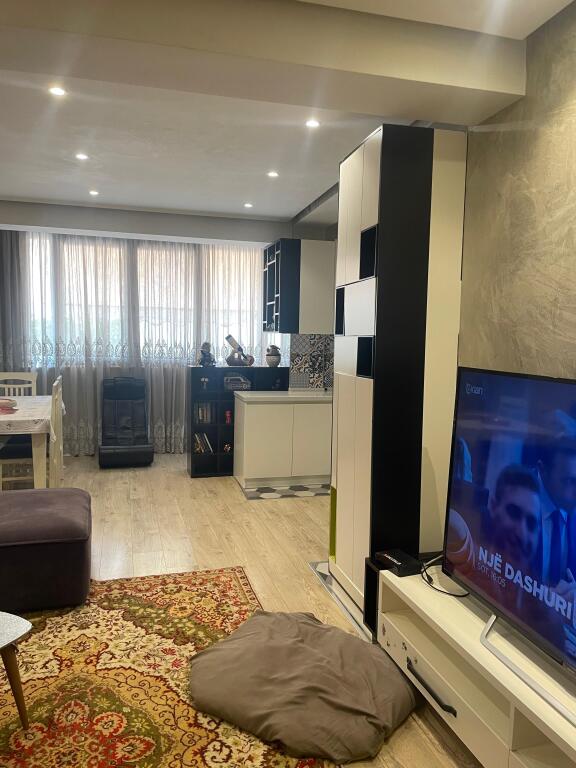 JEPET ME QERA APARTAMENT 3+1 800 EURO VASIL SHANTO