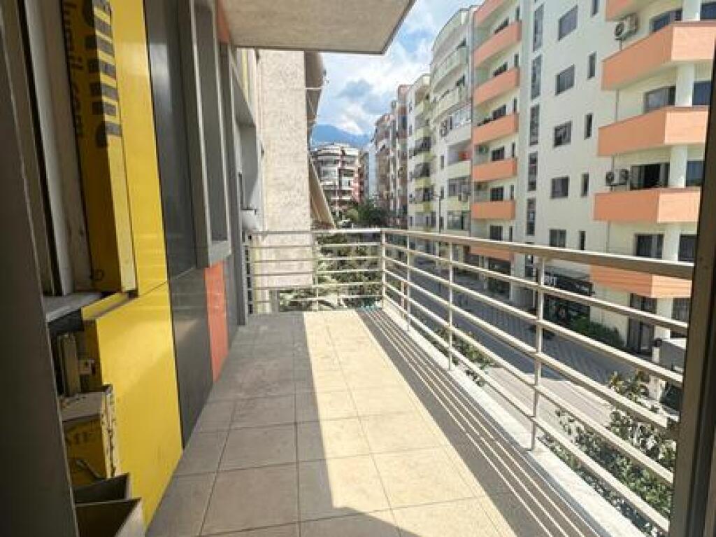 🏡 2-Bedroom Apartment for Rent | Near Big Market, Fresku – Tirana