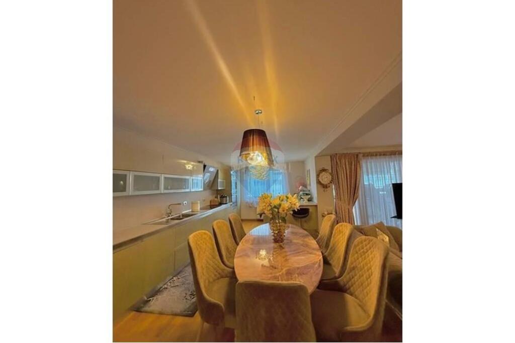 Shitet Super Apartament 3+1+2 Bulevardi Zogu 1