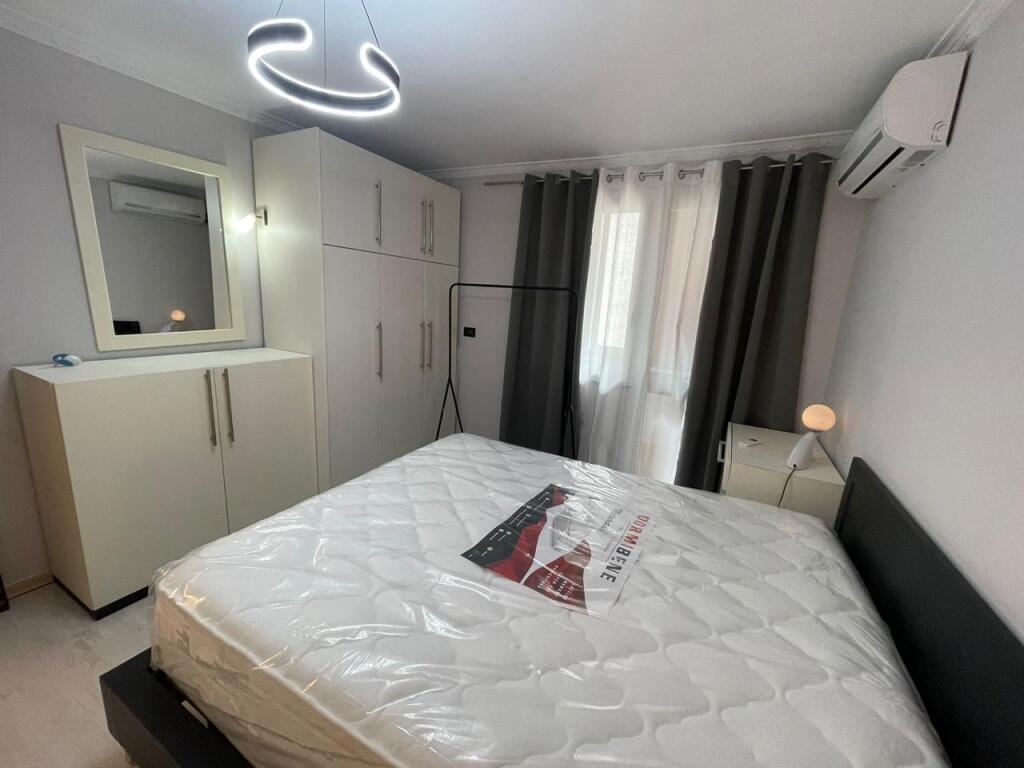 Jepet me QIRA apartament 2+1+Parkim tek Garda, Liqeni