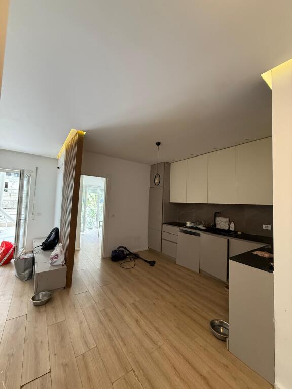 Shitet apartament 1+1+verande te Kompleksi "Kodra e Diellit 2".