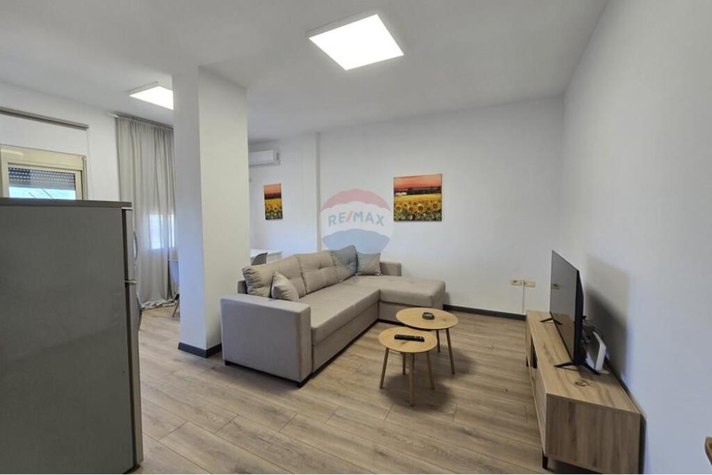 Shitet Apartament 2+1 Komuna e Parisit !